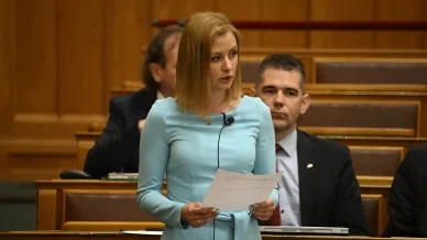 Dúró Dóra autista gyerekek Dúró Dóra pride poszt