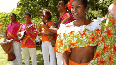 Исполнение традиционного маврикийского танца и музыки сега