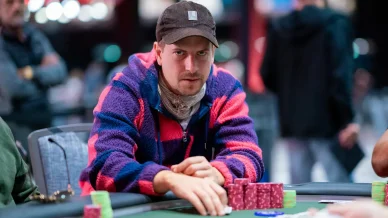 Pokerspelare Viktor Blom Viktor Blom under spelet