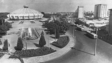 Будівля Ташкентського державного цирку на площі Хадра в Ташкенті, Узбекистан, у 1970-х роках