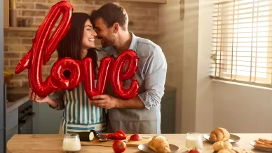 Ett förälskat par på alla hjärtans dag