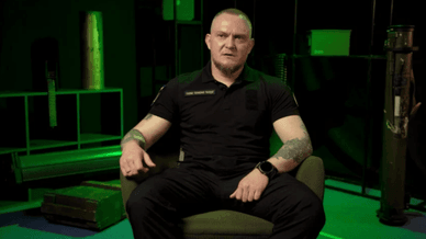 Олександр під час інтерв'ю