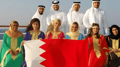 Бахрейнівці у традиційному одязі