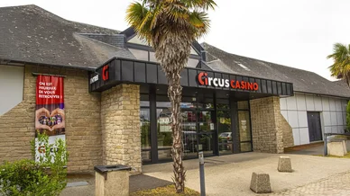 Entrée Circus Casino Carnac extérieur bâtiment.