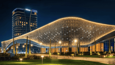 Конгрес-хол, розташований у сучасному районі Tashkent City, поруч із яким знаходиться будівля п'ятизіркового готелю Hilton Tashkent City