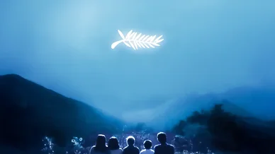 Affiche officielle du 77e Festival de Cannes 2024 avec des silhouettes d’enfants sous un ciel bleu.