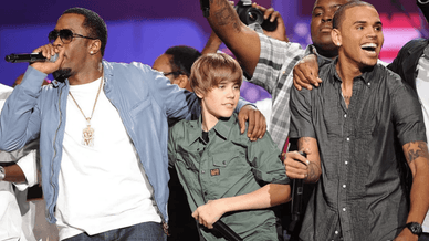 P Diddy, Джастін Бібер та Кріс Браун під час благодійного концерту BET-SOS