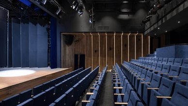 Сцена театру на Подолі