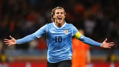 Diego Forlán en la selección uruguaya Diego Forlán celebra con Uruguay