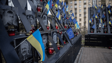 Меморіал Героям Небесної Сотні, розташований на Алея Героїв Небесної Сотні у Києві