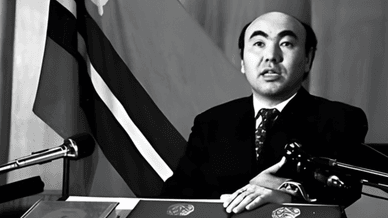 Аскар Акаєв