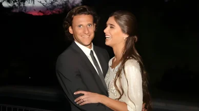 Diego Forlán vida personal Diego Forlán y su pareja sonriendo
