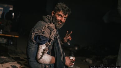 Combattant ukrainien à Azovstal, symbole de résistance durant la guerre en Ukraine.