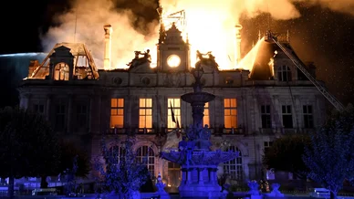 Hôtel de ville de Limoges en flammes le 17 octobre 2026. Incendie de l'hôtel de ville de Limoges en 2026.