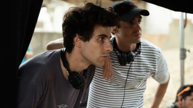 Javier Calvo y Javier Ambrossi durante el rodaje de «La Mesías»