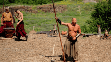 Показовий виступ Січових козаків (також відомий як Театр козацького бою) на острові Хортиця в Запоріжжі