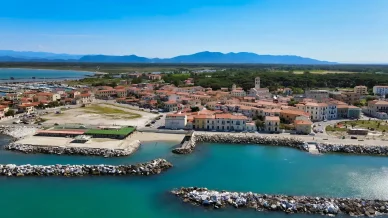 Marina di Pisa sulle rive del Tirreno Marina di Pisa