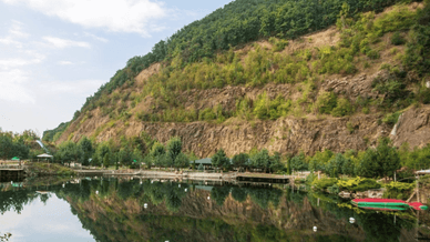 Озеро в Чорній Скелі