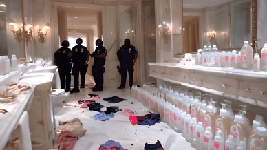 Одна з ванних кімнат у маєтку Комбса