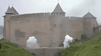 Хотинська фортеця, яка під час зйомок художнього фільму «Д’Артаньян і три мушкетери» виконувала роль французької фортеці Ла-Рошель