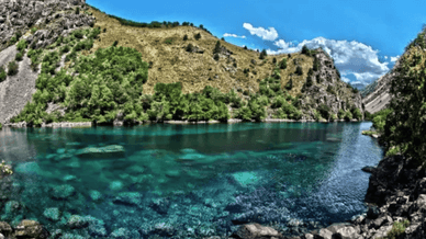 Нефритове озеро, розташоване в Узбекистані