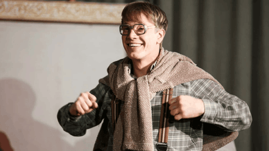 Кадр із вистави Довершений Чарлі