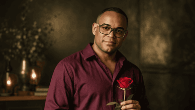 Badoxa com uma rosa vermelha – foto promocional do single "Te Amo"