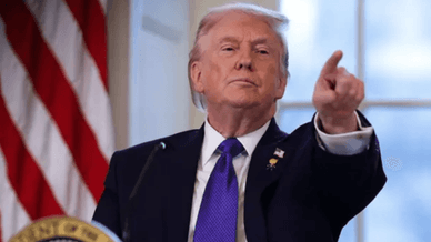 Дональд Трамп під час брифінгу, запитання журналіста