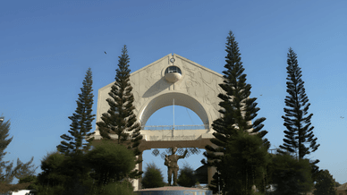 Арка 22 — одна из главных достопримечательностей и символ города Банжул, которое было возведено в 1996 году