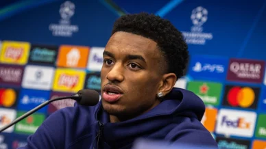 Alejandro Balde concede una entrevista Alejandro Balde concede una entrevista