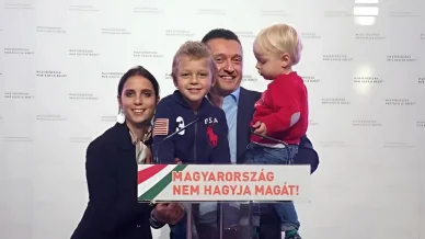 Rogán Antal és Gaál Cecília gyermekeikkel Rogán Antal gyermekei