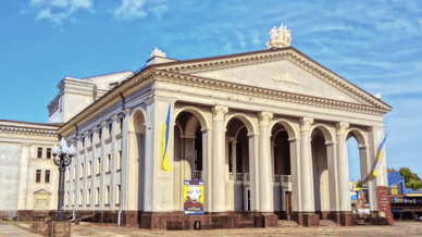 Академічний український музично-драматичний театр