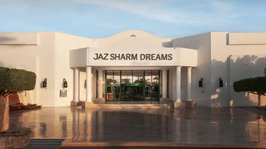 فندق جاز شرم دريمز (Jaz Sharm Dreams): إقامة فاخرة وعطلة لا تُنسى في شرم الشيخ فندق جاز شرم دريمز (Jaz Sharm Dreams): المدخل الرئيسي للمنتجع والمبنى الخارجي.
