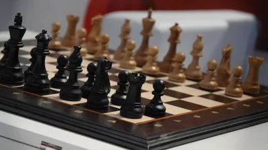 Échiquier en bois utilisé lors d’un tournoi de la Fédération d’échecs de Kalmoukie.