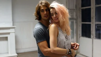 Martiño Rivas en la película «Por un puñado de besos»