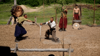 Показовий виступ козацького бою на шаблях в рамках історико-культурного комплексу «Запорозька Січ»