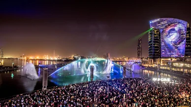 استمتع بمشاهدة عرض إيماجين (IMAGINE) الأسطوري للضوء والماء في دبي فستيفال سيتي لتعيش تجربة لا تُنسى