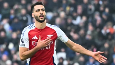 Mikel Merino con Arsenal F. C. Mikel Merino centrocampista del Arsenal