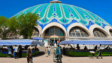 Базар Чорсу (Chorsu Bazaar) в Ташкенті, один з найстаріших і найбільших ринків в Центральній Азії