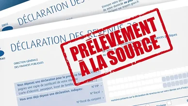 Formulaire fiscal français avec mention en rouge, illustrant le prélèvement à la source des indépendants.
