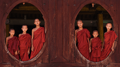 Буддійські ченці-послушники в монастирі Шве Ян П'є