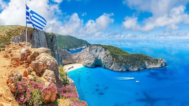 Τα 5 καλύτερα beach bars στην Ελλάδα