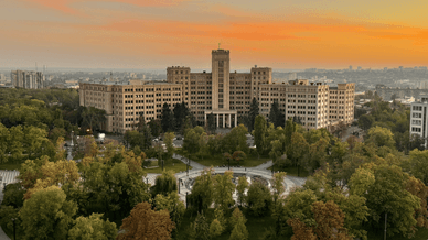 Головний корпус Харківського національного університету імені В. Н. Каразіна, розташований на майдані Свободи у Харкові