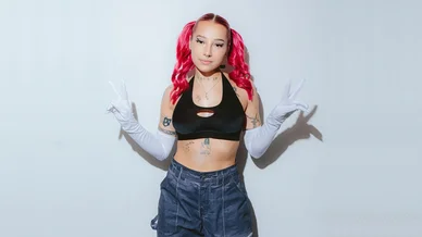 Piosenkarka Young Leosia