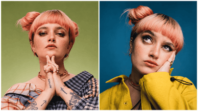 Carolina Deslandes com cabelo rosa em estúdio