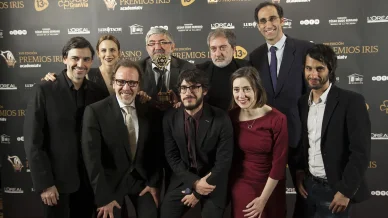Equipo de «El Ministerio del Tiempo» en los Premios Iris