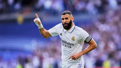 Karim Benzema célèbre un but au Real Madrid.