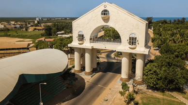 Арка 22 в Банжуле, которая опирается на восемь колонн в дорическом стиле