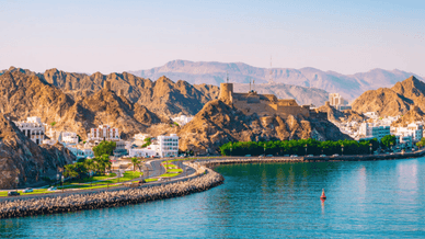 Панорамний вид на район Муттра (або Матрах) в столиці Оману, місті Маскат