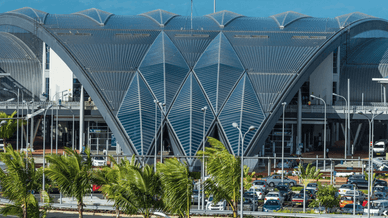 Современный терминал международного аэропорта имени сэра Сивусагура Рамгулама (MRU) на острове Маврикий